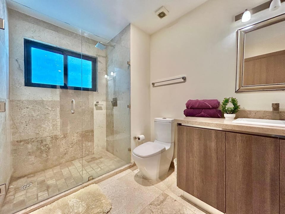 Shower, Toilet, Bathroom, towels