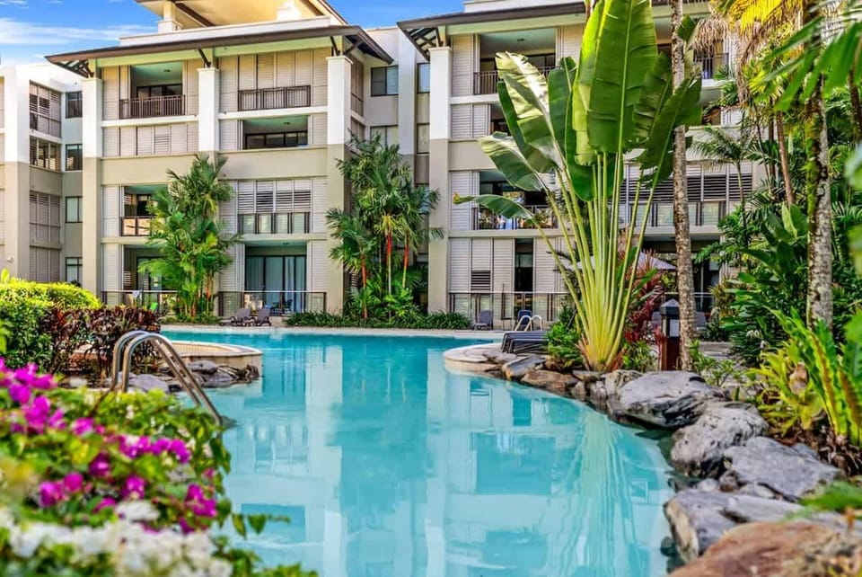 Canthium at Temple Resort - Idyllic Tropical Living Apartment in Palm Cove