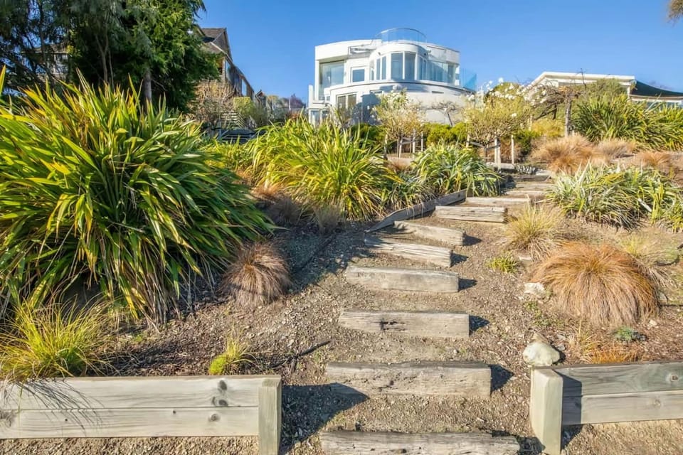 Lakeside Escape Apartment in Queenstown