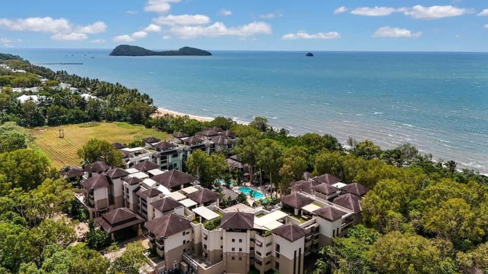 Paradise Bound - A Rooftop Resort Retreat House in Palm Cove