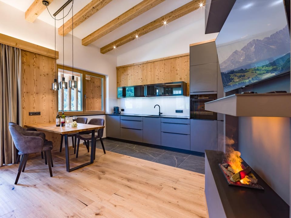 Kitchen or kitchenette, Seating area, Dining area, kitchen