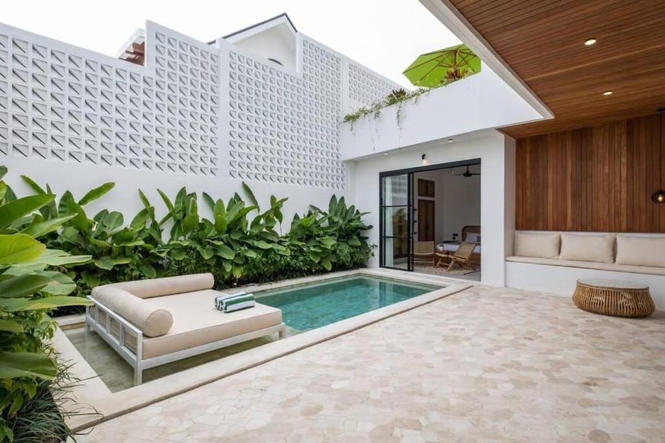 Day, Garden, Balcony/Terrace, Seating area, Garden view, Pool view, Swimming pool, Swimming pool, sunbed