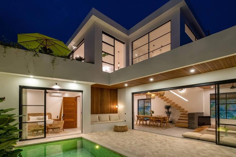 Property building, Night, Balcony/Terrace, Living room, Seating area, Pool view, Swimming pool, Swimming pool