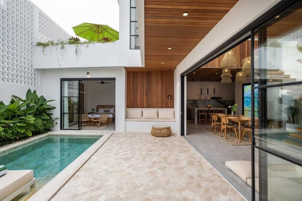 Property building, Day, View (from property/room), Balcony/Terrace, Balcony/Terrace, Living room, Seating area, Dining area, Pool view, Swimming pool, Swimming pool, sunbed