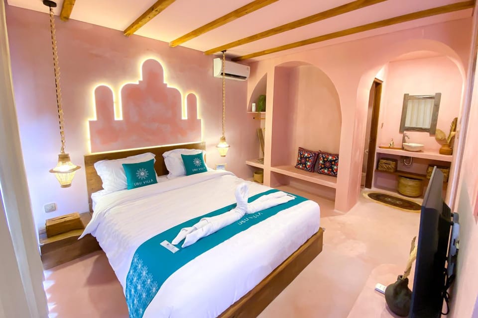 Photo of the whole room, Bedroom