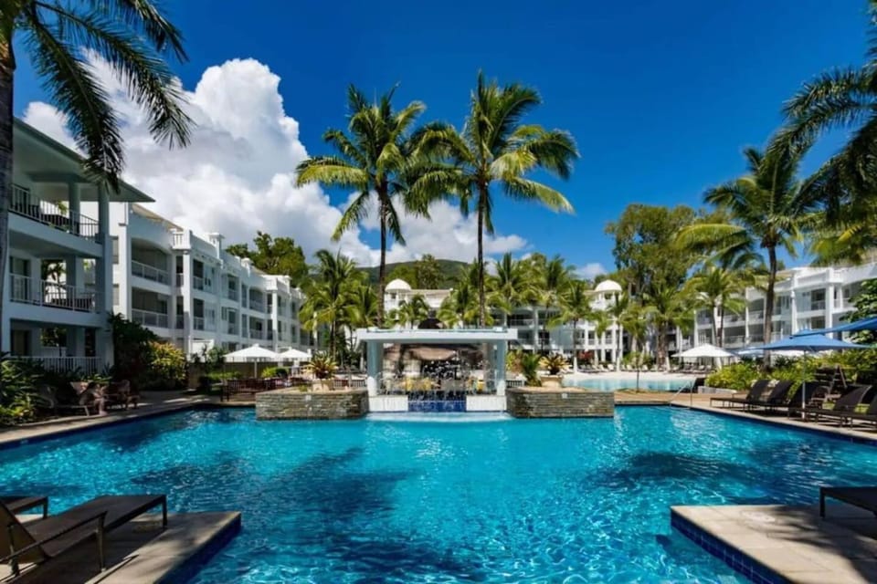 Azure Harmony - A Breezy Hideaway at The Beach Club Apartment in Palm Cove