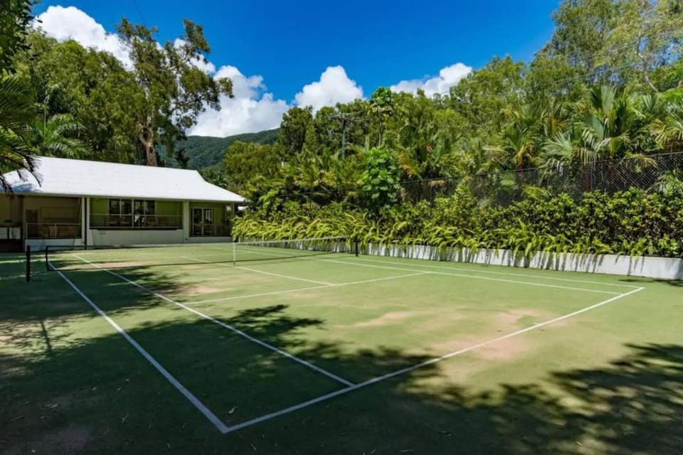Azure Harmony - A Breezy Hideaway at The Beach Club Apartment in Palm Cove
