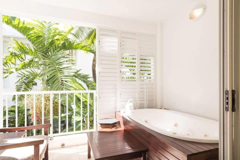 Oasis at The Beach Club: A Tropical Chic Retreat Apartment in Palm Cove