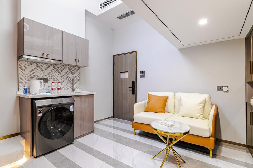 Living room, washing machine, dryer