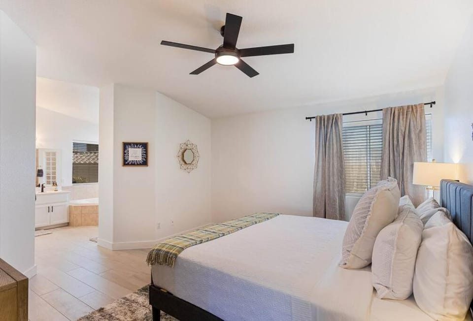Cattail Paradise - Pool, BBQ, Smart TV, Sleeps10 Apartment in Lake Havasu City