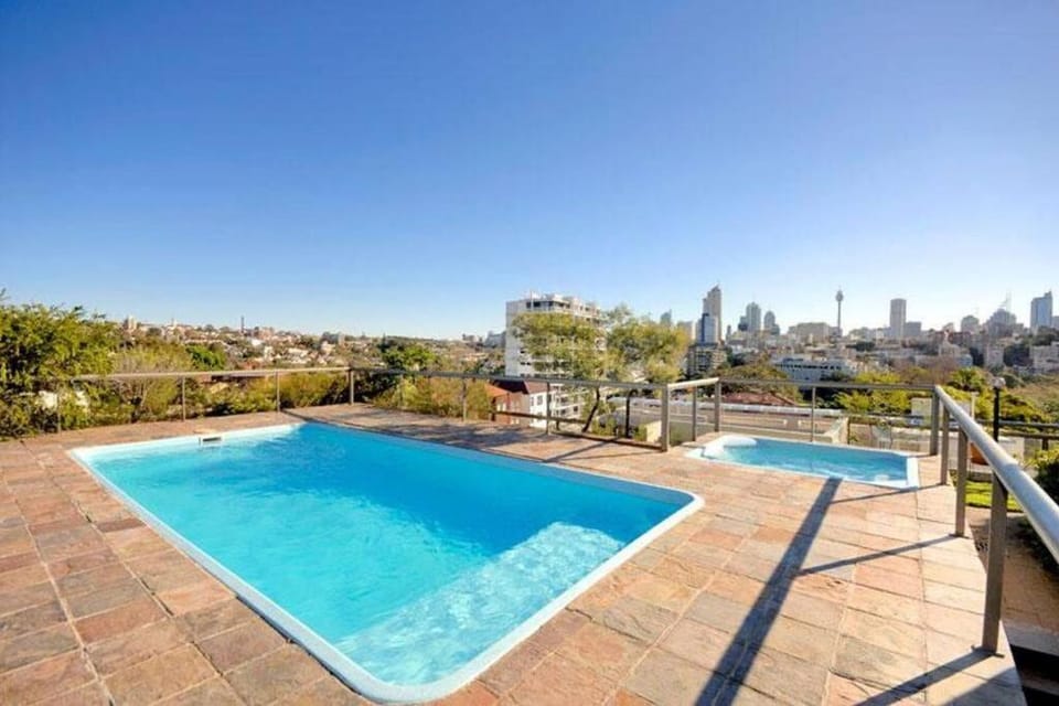 Spacious 2 Bedroom, 1 Car Space Self Catering Apartment in Sydney