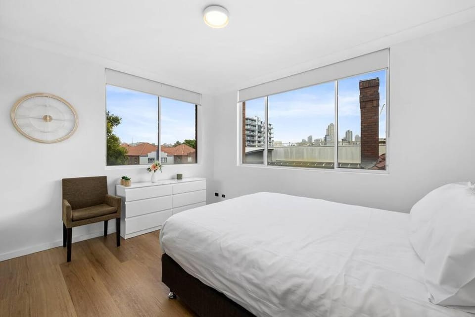 Spacious 2 Bedroom, 1 Car Space Self Catering Apartment in Sydney