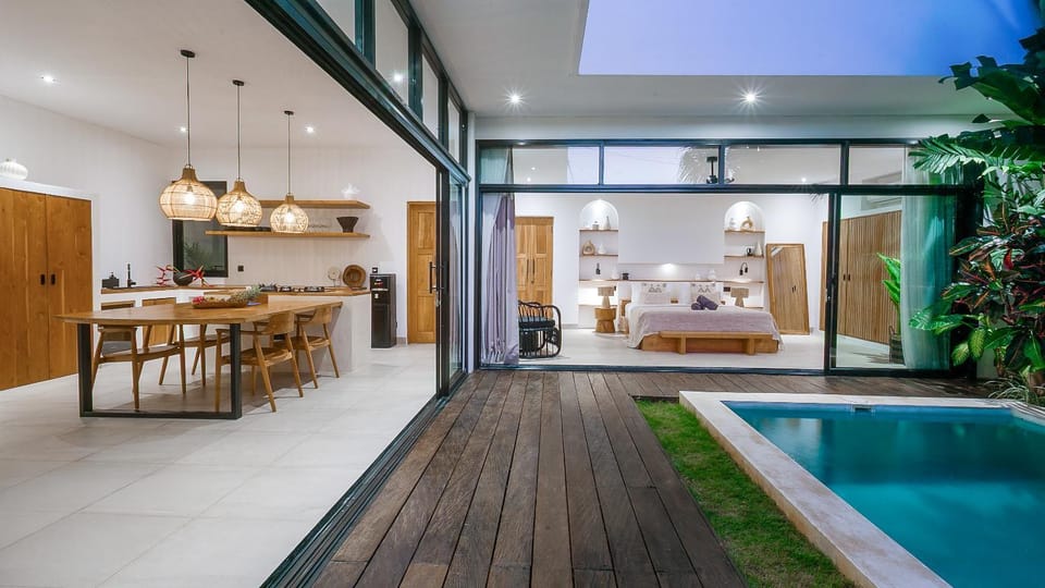 Kitchen or kitchenette, Dining area, Swimming pool