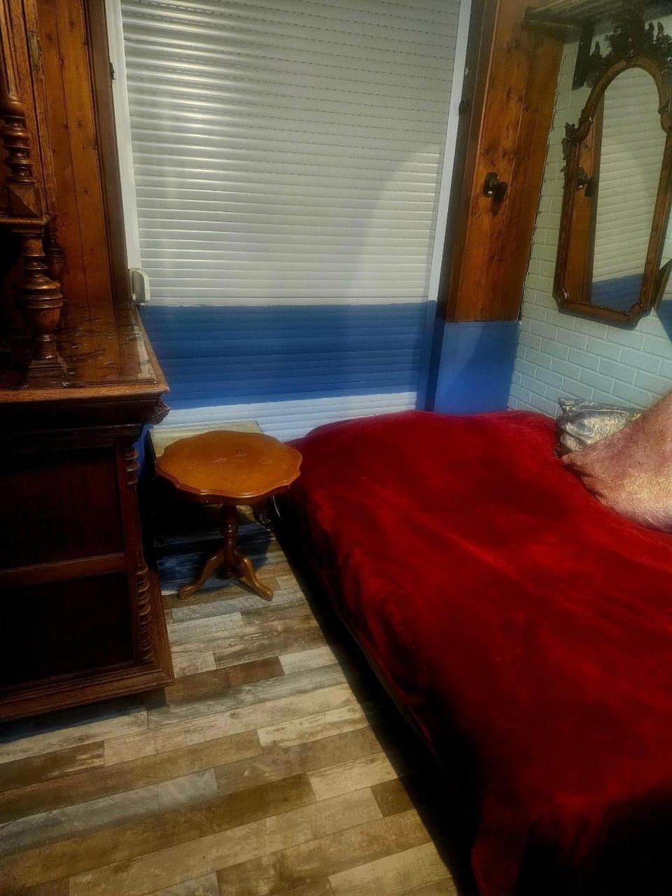 Bed, Living room, Bedroom