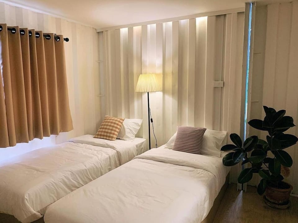 Property building, Bed, Photo of the whole room, Bedroom