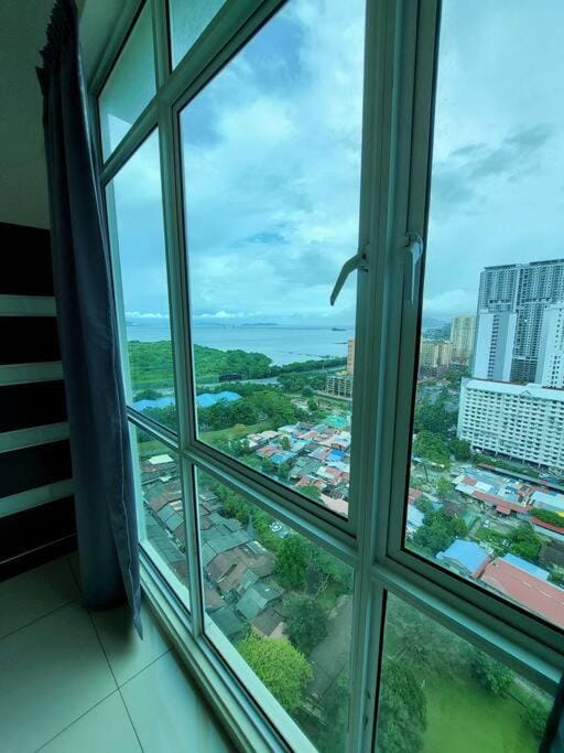 SGC25-Seaview-3room-PrivateHouse-2carpark lot Apartment in George Town
