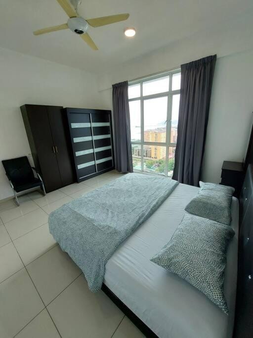 SGC25-Seaview-3room-PrivateHouse-2carpark lot Apartment in George Town