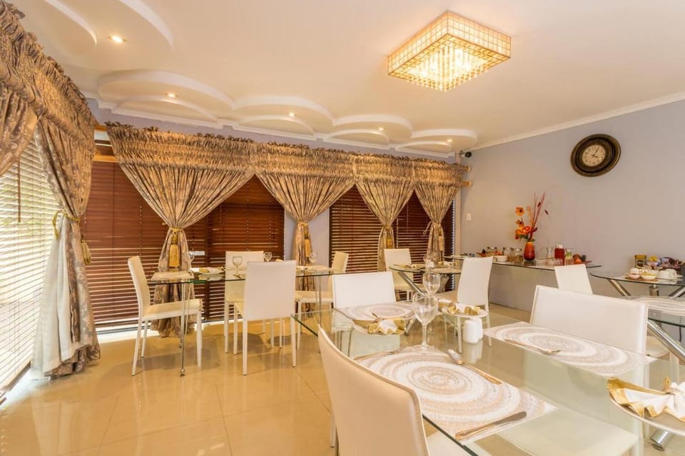Restaurant/places to eat, Dining area