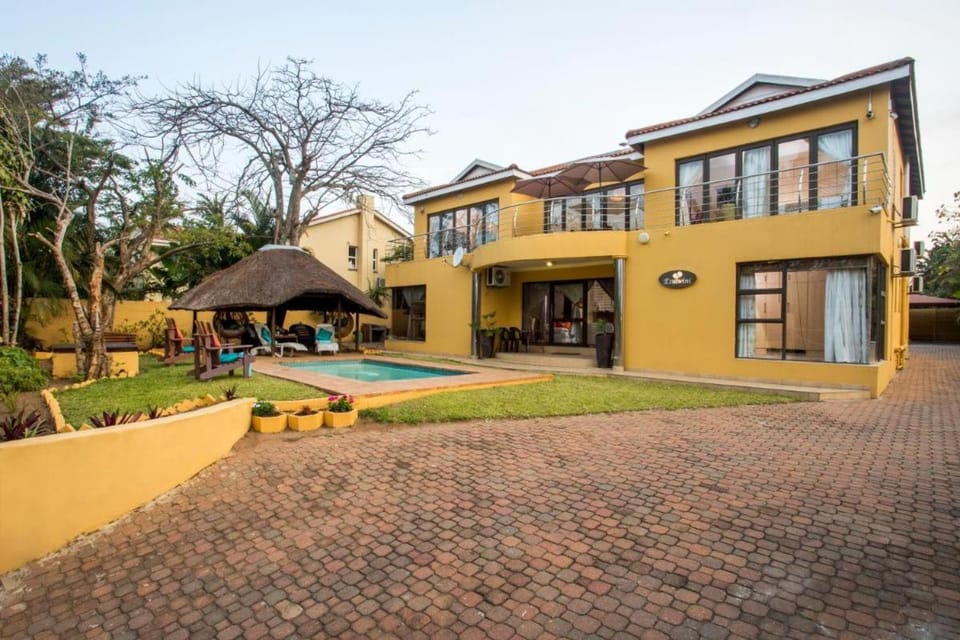 Property building, Patio, Garden, Other, Swimming pool, furniture, sunbed