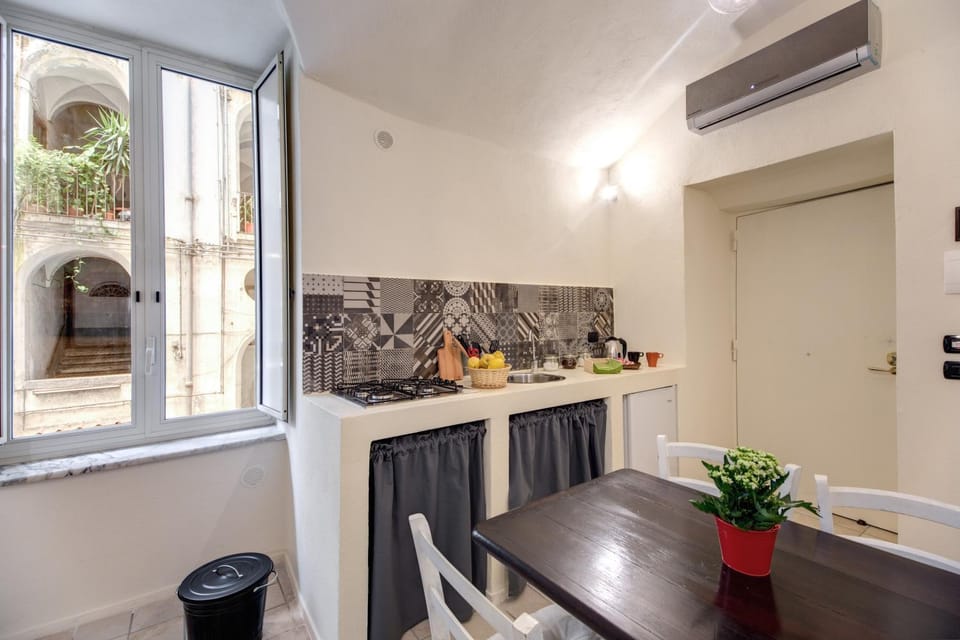 Day, Dining area