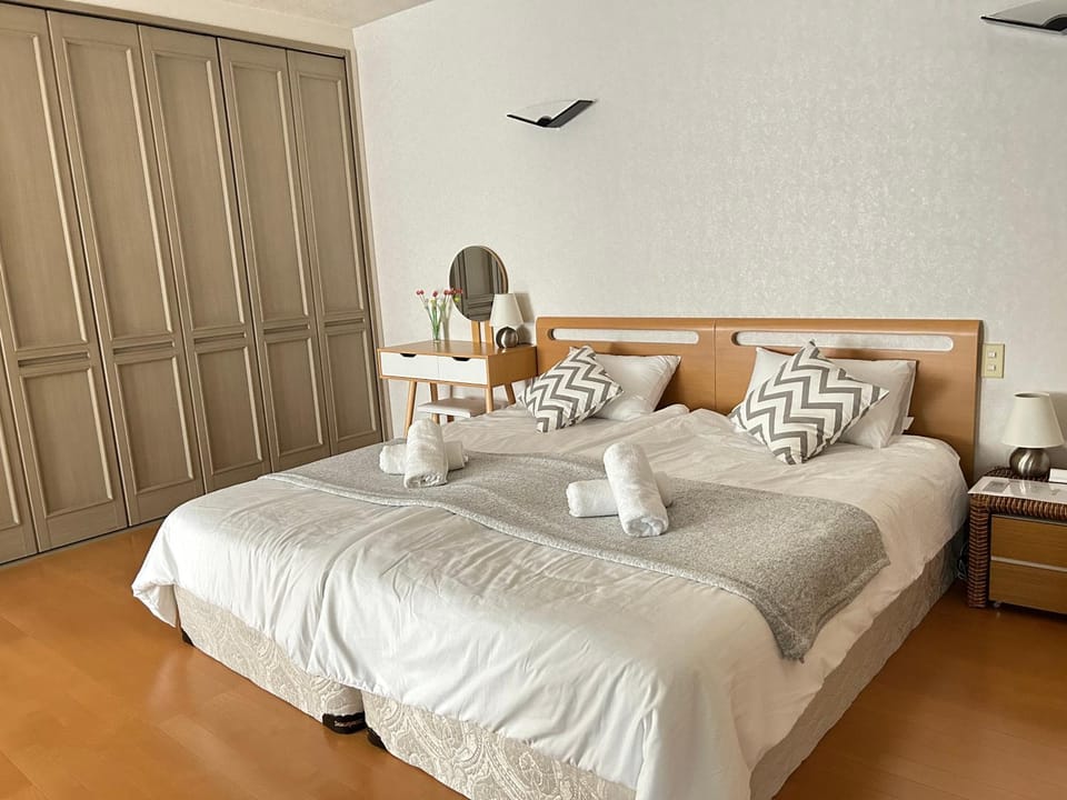 Roomy 4BR Home Sleeps 9／ShinOsaka／Large Groups House in Osaka