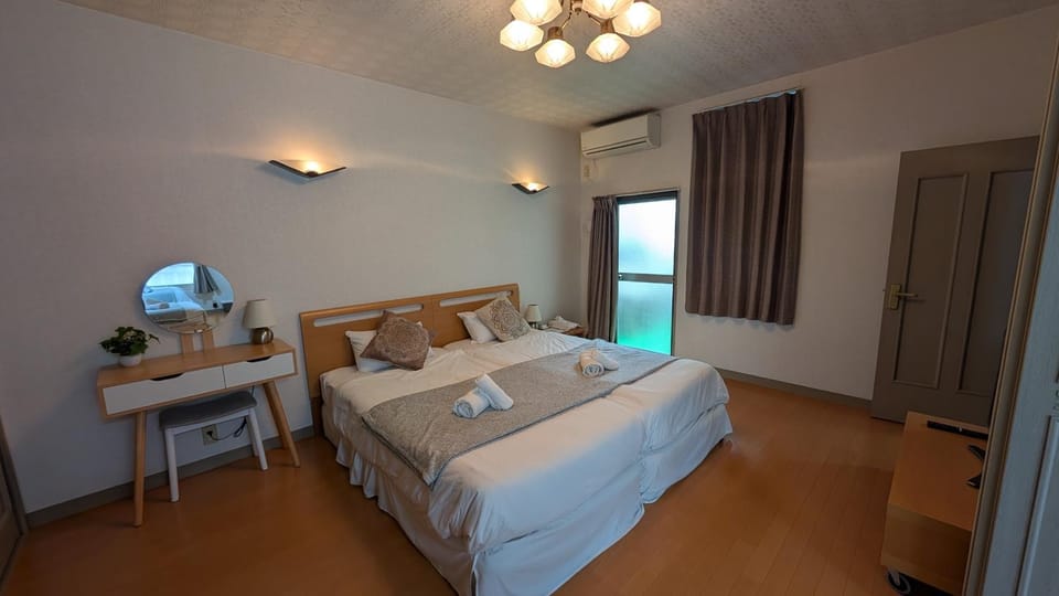 Roomy 4BR Home Sleeps 9／ShinOsaka／Large Groups House in Osaka