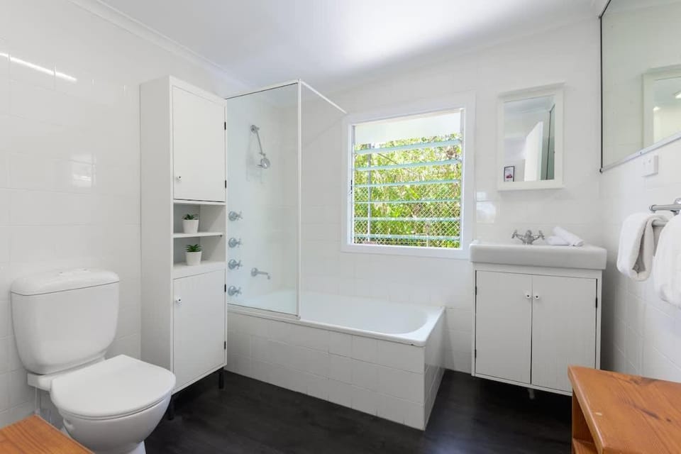 Shower, Toilet, Bathroom, Bath, towels