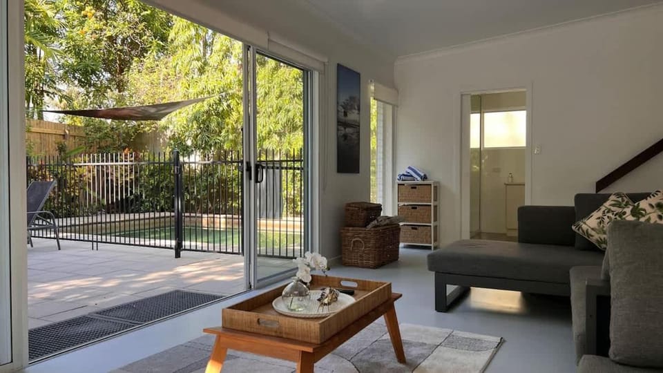 Patio, Garden, View (from property/room), Balcony/Terrace, Living room, Seating area, Garden view