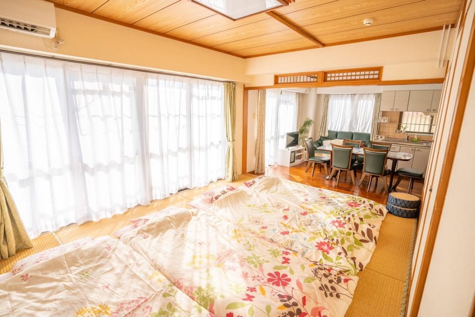 最大14人 2部屋貸切り 国際通り&牧志駅まで徒歩10分 smile heights Apartment in Naha