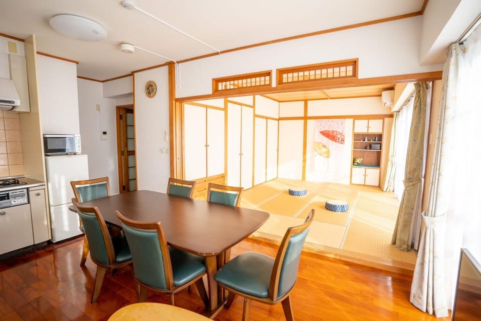 最大14人 2部屋貸切り 国際通り&牧志駅まで徒歩10分 smile heights Apartment in Naha