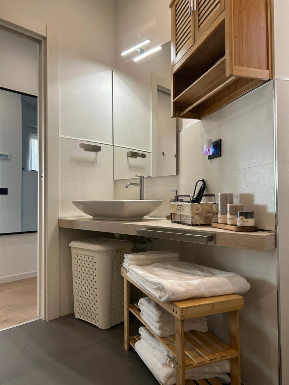 Bathroom, towels