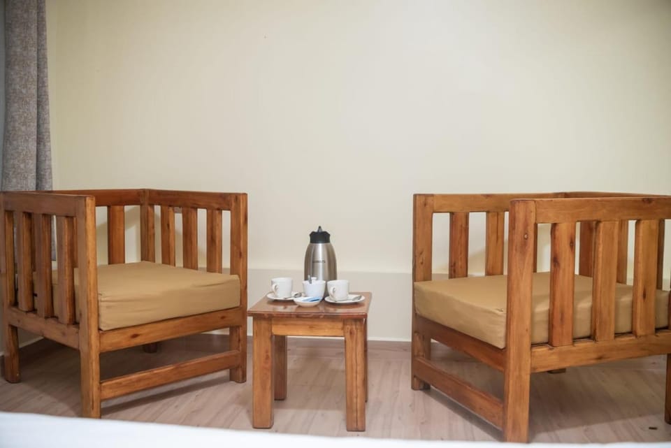 Coffee/tea facilities, Seating area, Dining area