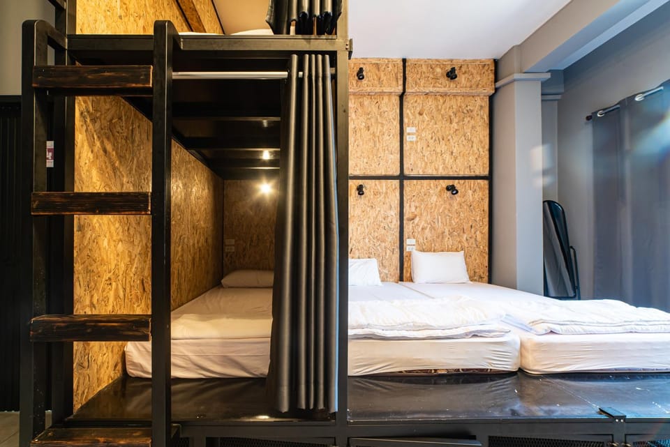Bed, Photo of the whole room, bunk bed