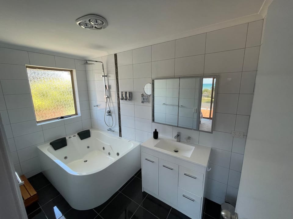 Bathroom, Bath