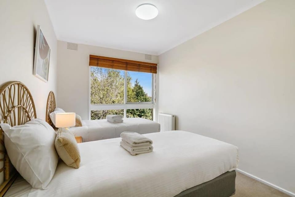 Bright & Lovely @ Balwyn Townhouse w parking BBQ House in Melbourne