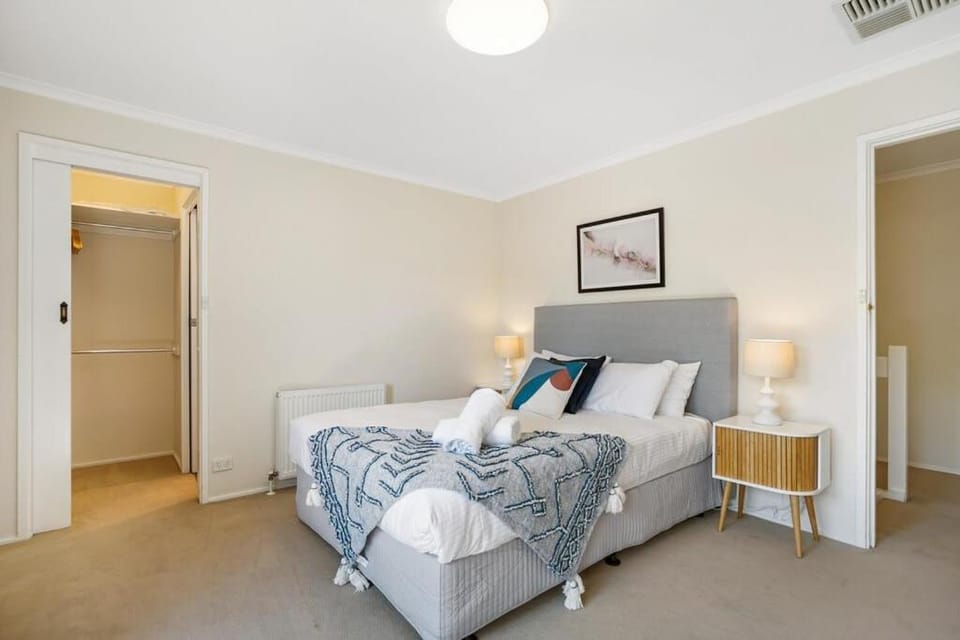 Bright & Lovely @ Balwyn Townhouse w parking BBQ House in Melbourne