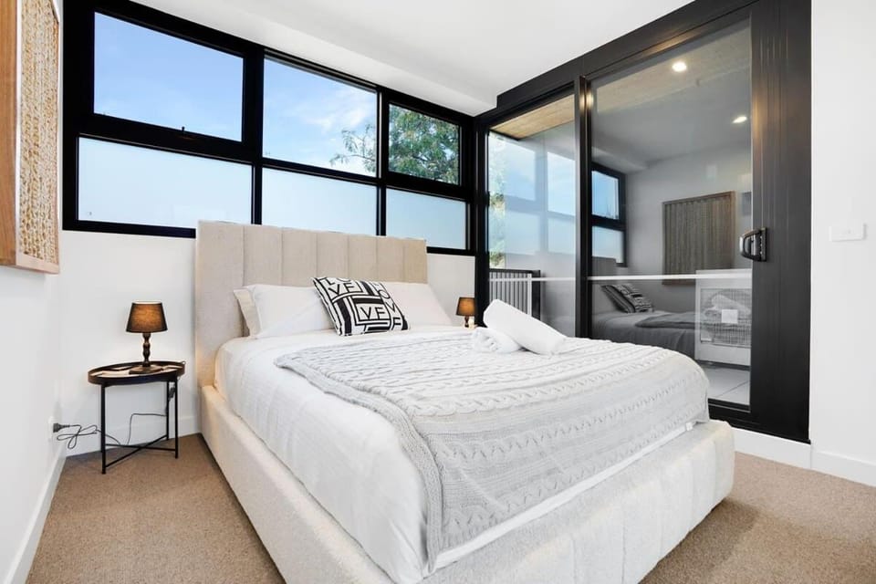 Cozy Nest in Prime Hawthorn w parking & pool Apartment in Melbourne