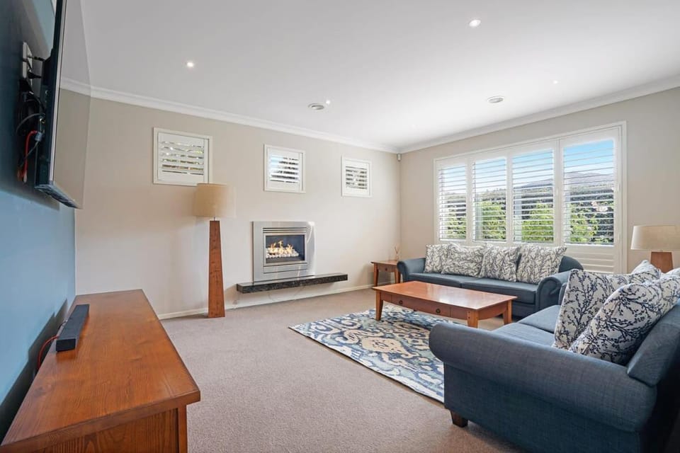 Expansive Family Entertainer In Blue Chip Locale House in Melbourne