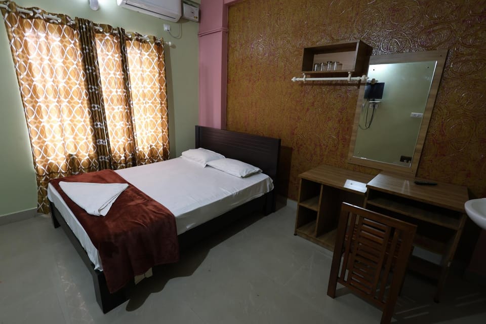 Photo of the whole room, air conditioner
