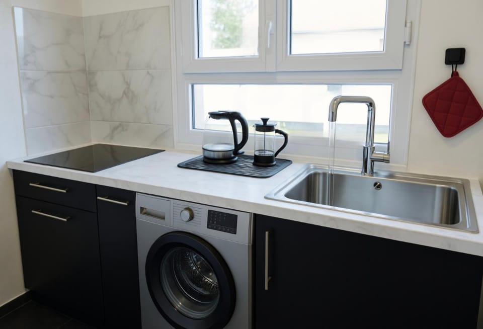Coffee/tea facilities, stove, kitchen
