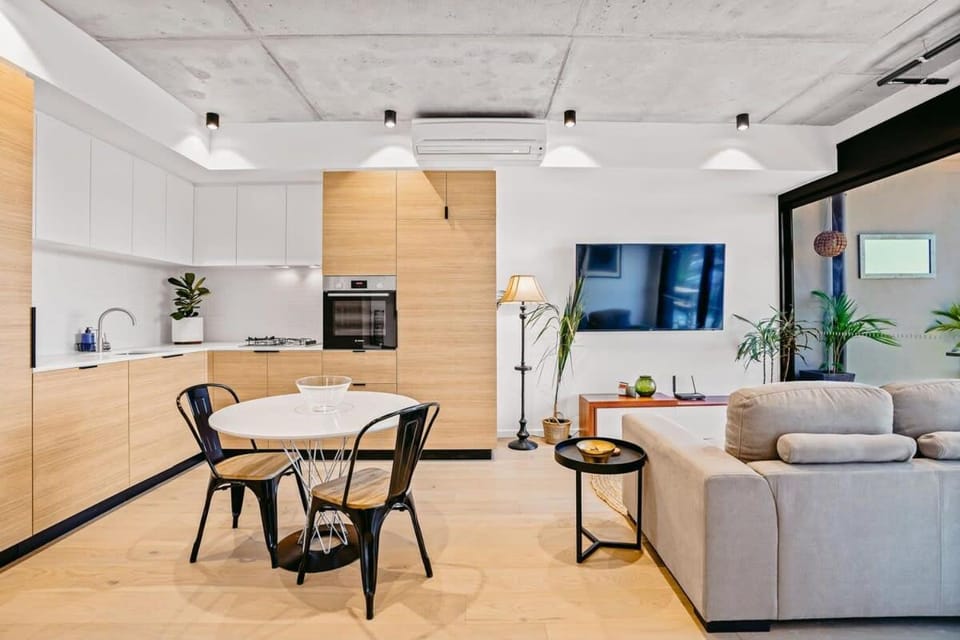 Ovation - New Footscray Apt w parking & pool Apartment in Melbourne