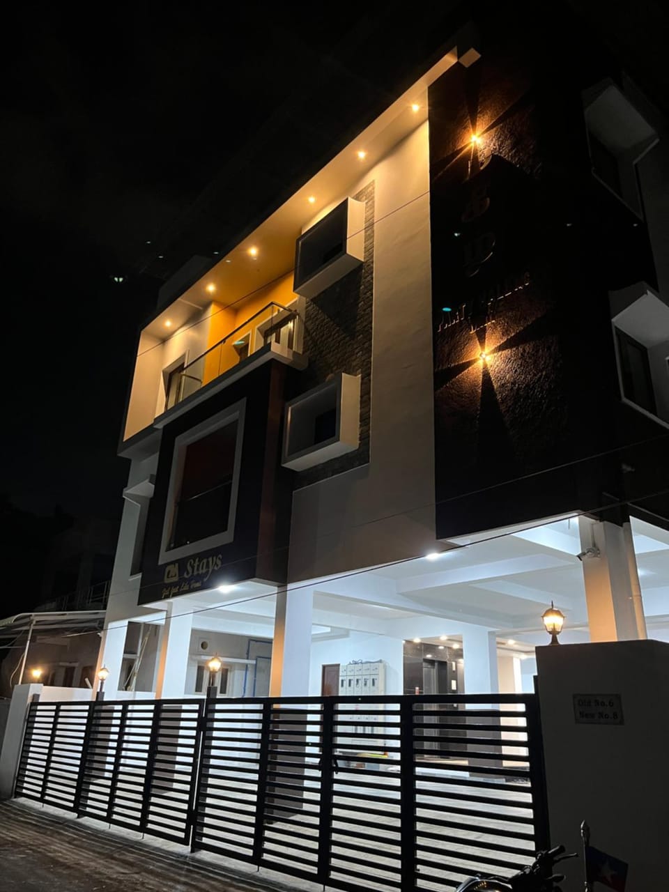 Property building, Night, View (from property/room), Balcony/Terrace