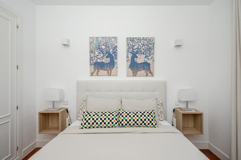 Bed, Photo of the whole room, Bedroom