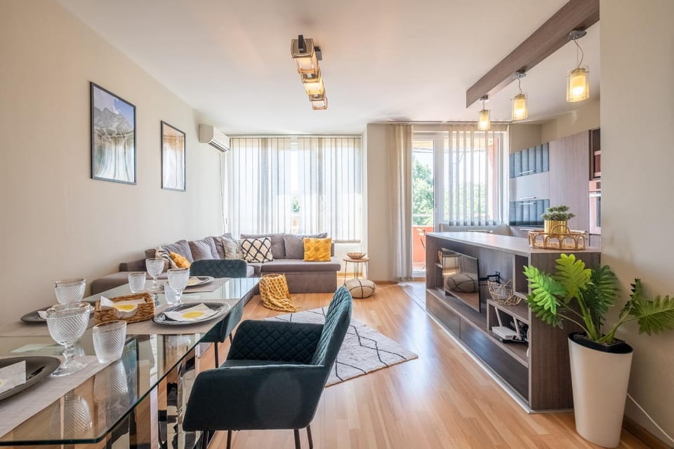 Living room, Seating area, Dining area