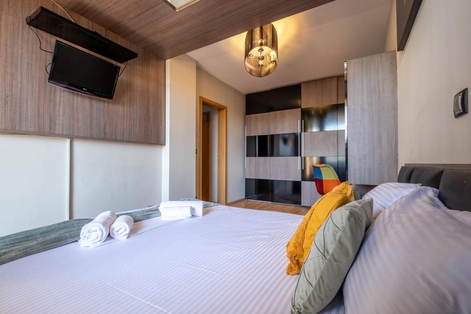 Bed, TV and multimedia, Evening entertainment, Bedroom, wardrobe