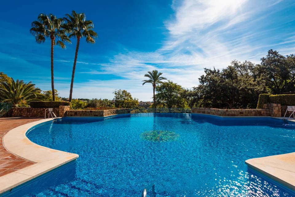 Day, Swimming pool