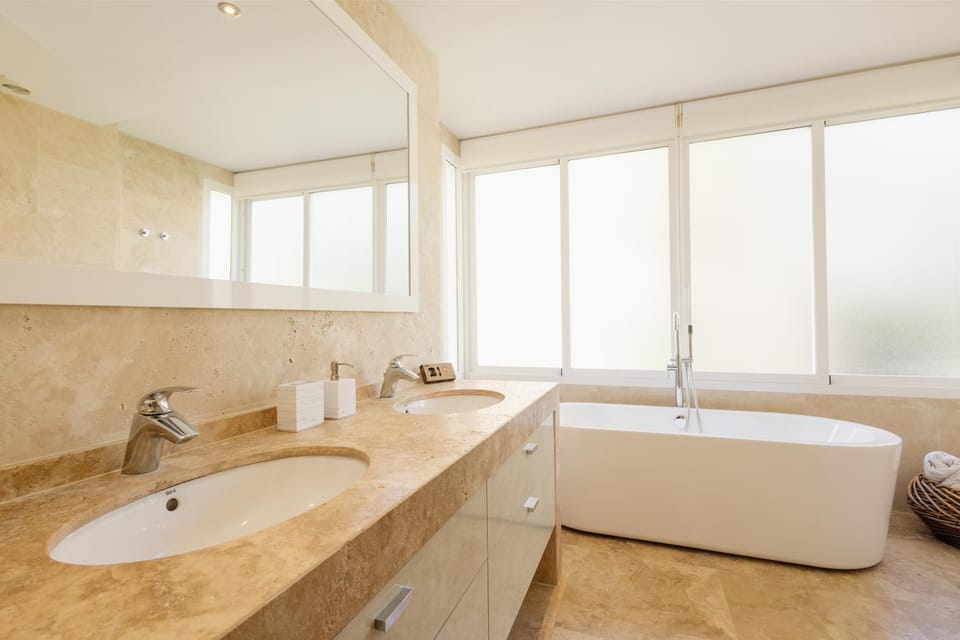 Bathroom, Bath, towels