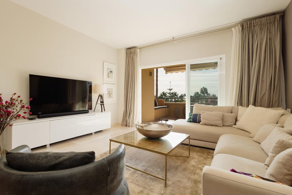 Communal lounge/ TV room, TV and multimedia, Balcony/Terrace, Living room, Lounge or bar, Seating area