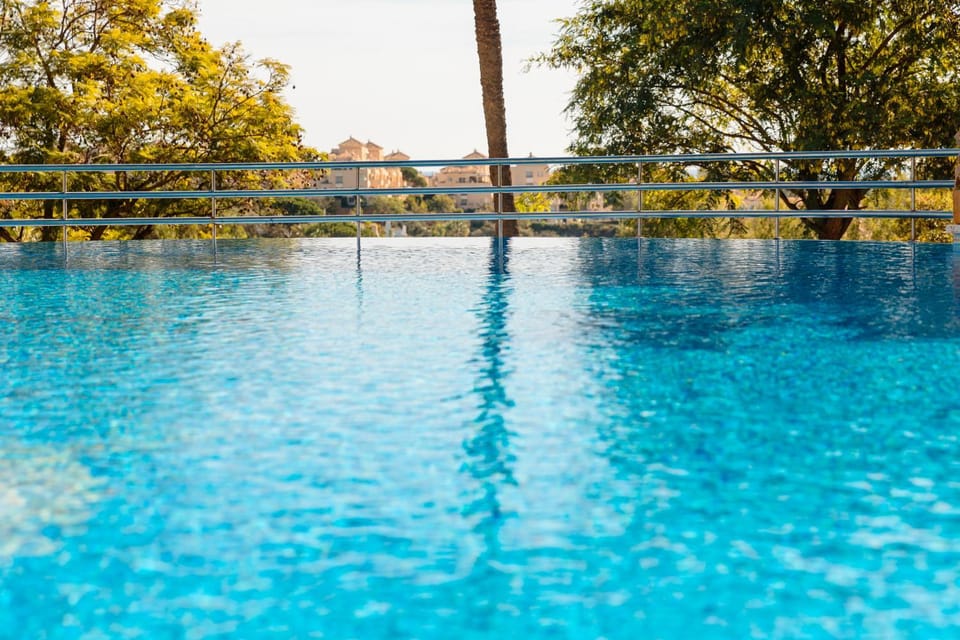 Day, Swimming pool