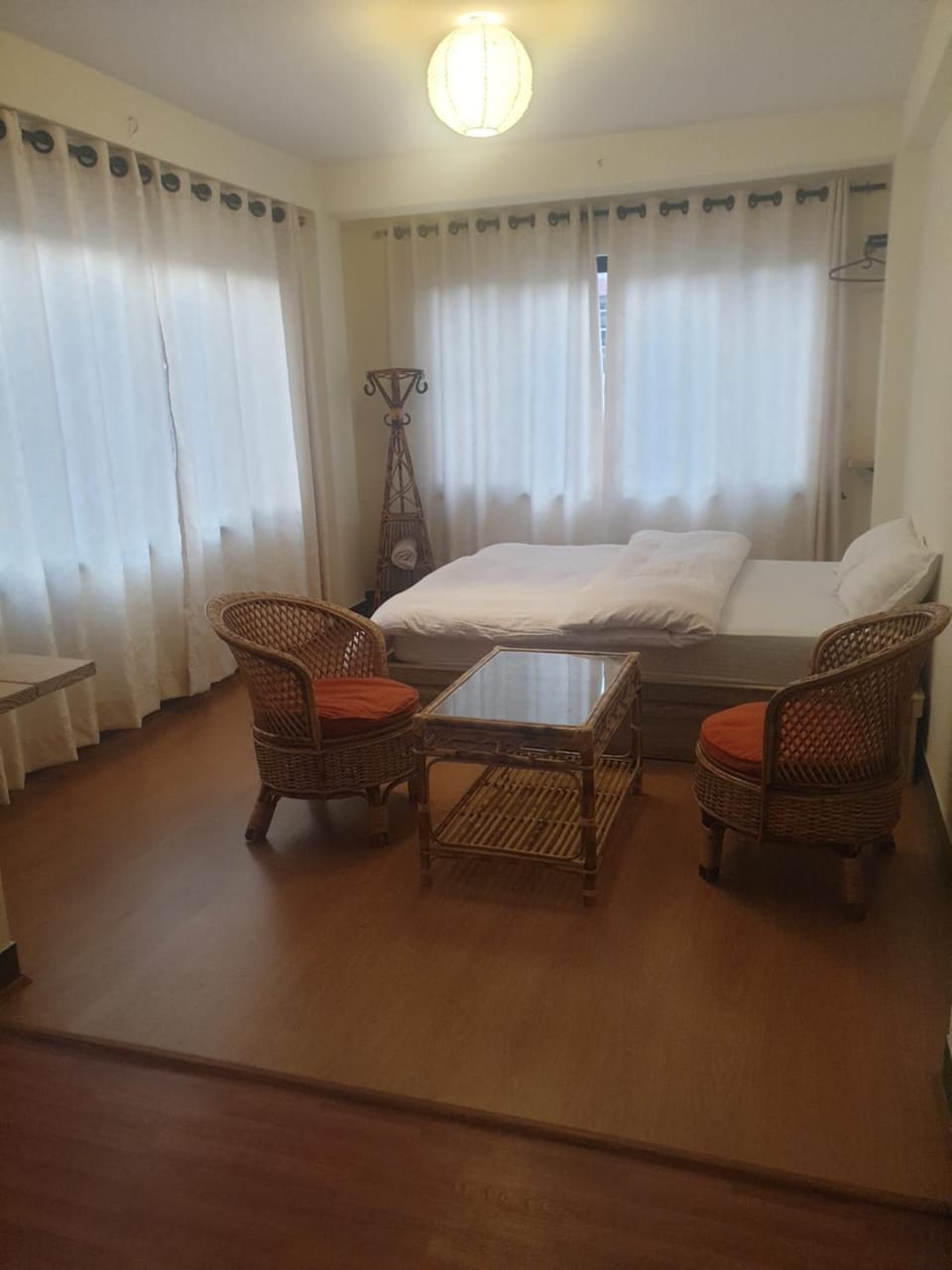 Bed, Photo of the whole room, Seating area, Bedroom